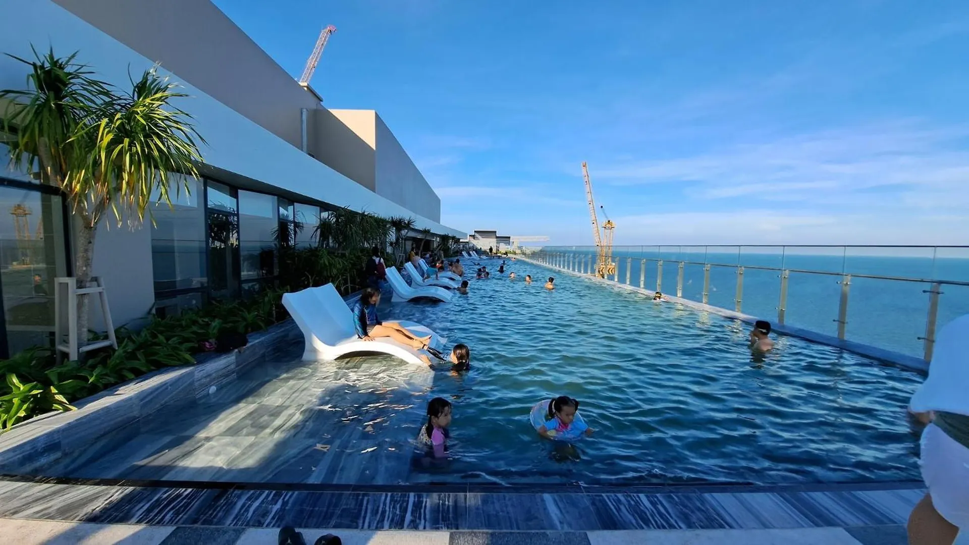Can Ho Ban Cong Huong Bien - Free Ho Boi Vo Cuc, Sauna, Gym, Karaoke, Bbq - The Song Vung Tau ! Apartment