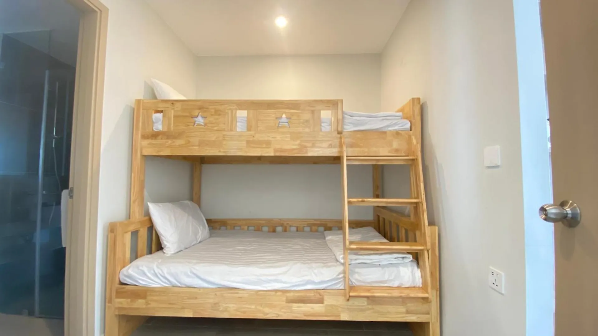 Can Ho Ban Cong Huong Bien - Free Ho Boi Vo Cuc, Sauna, Gym, Karaoke, Bbq - The Song Vung Tau ! Apartment 0*,  Vietnam