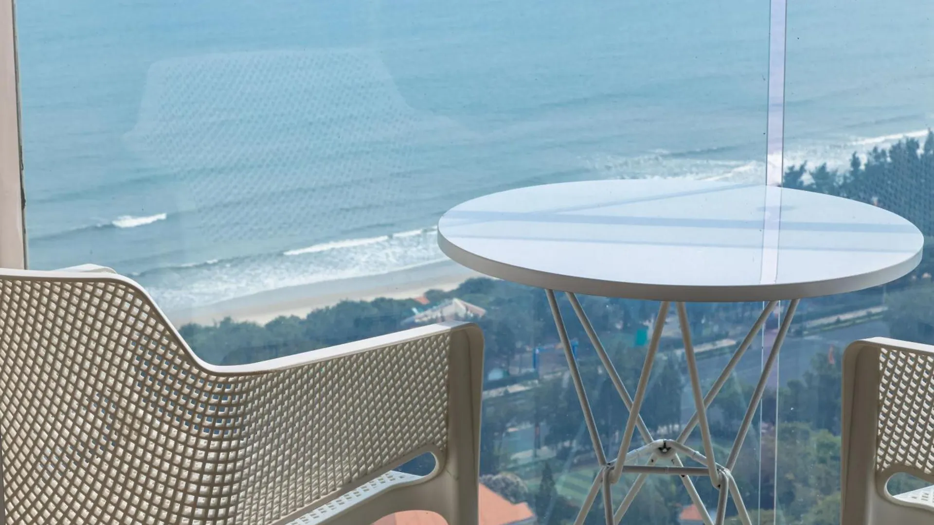 Can Ho Ban Cong Huong Bien - Free Ho Boi Vo Cuc, Sauna, Gym, Karaoke, Bbq - The Song Vung Tau ! Apartment