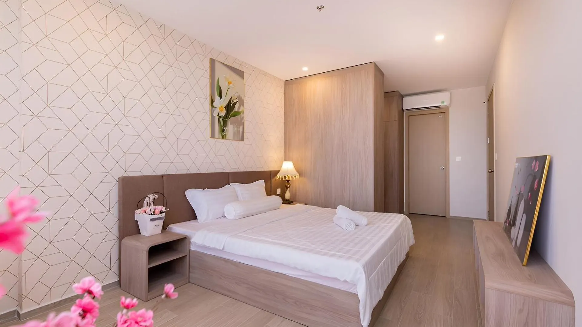 Can Ho Ban Cong Huong Bien - Free Ho Boi Vo Cuc, Sauna, Gym, Karaoke, Bbq - The Song Vung Tau ! Apartment Vietnam