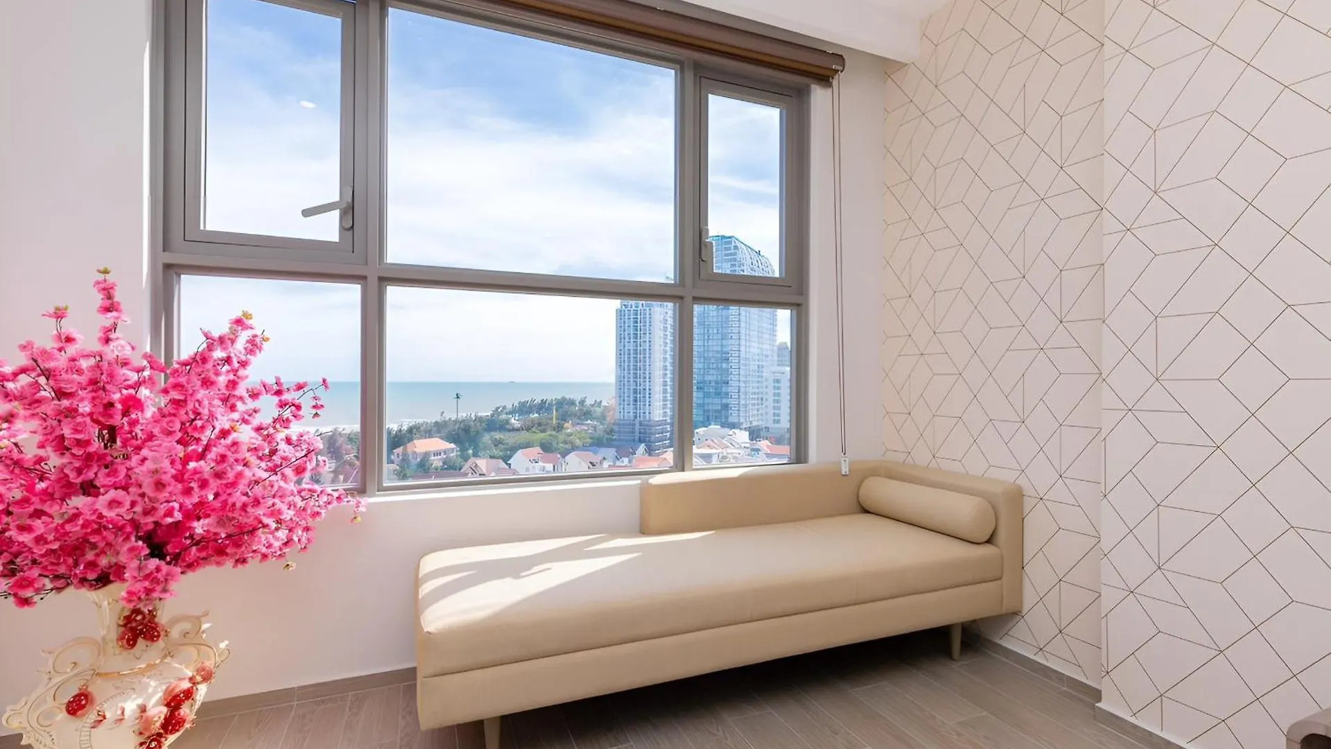 Can Ho Ban Cong Huong Bien - Free Ho Boi Vo Cuc, Sauna, Gym, Karaoke, Bbq - The Song Vung Tau ! Apartment